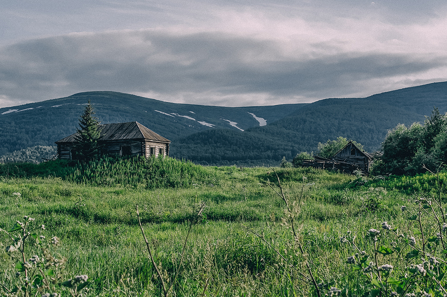 Поселок хакасия. Заброшенные деревни Хакасии. Поселок Тамалык Хакасия. Заброшенные деревни Алтая. Заброшенные деревни горного Алтая заброшенные деревни.