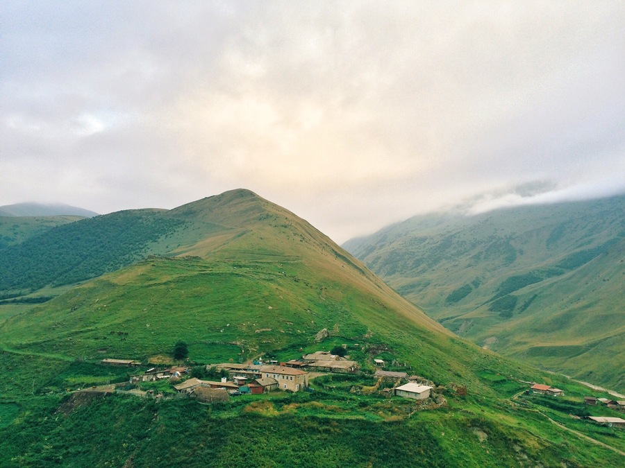 Какое население осетии. Горы Унал Северная Осетия Алания. Алагир Северная Осетия. Поселок Алагир Северная Осетия. Южная Осетия Алагир.