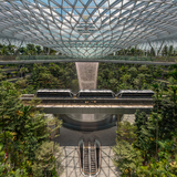 Новости лучшего аэропорта мира: в сингапурском Чанги построили самый большой крытый водопад в мире