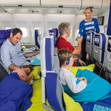 «Авиакомпания для миллениалов» предоставляет детские кровати в самолетах. Вау!