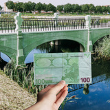 На европейских банкнотах изображали выдуманные мосты, чтобы никого не обидеть. Но в одном нидерландском городе взяли и построили их все