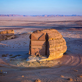 В Саудовской Аравии для туристов открыли древний город Хегра. Он впечатляет не меньше иорданской Петры!