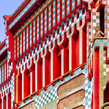 Внутри сказочного домика: новые фотографии отреставрированного здания Гауди